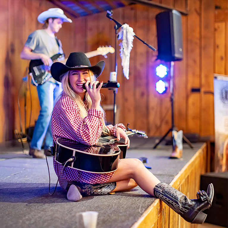 Live Music and Lots of Fun at our Friday Night Barn Dances at Mortimer Farms AZ.